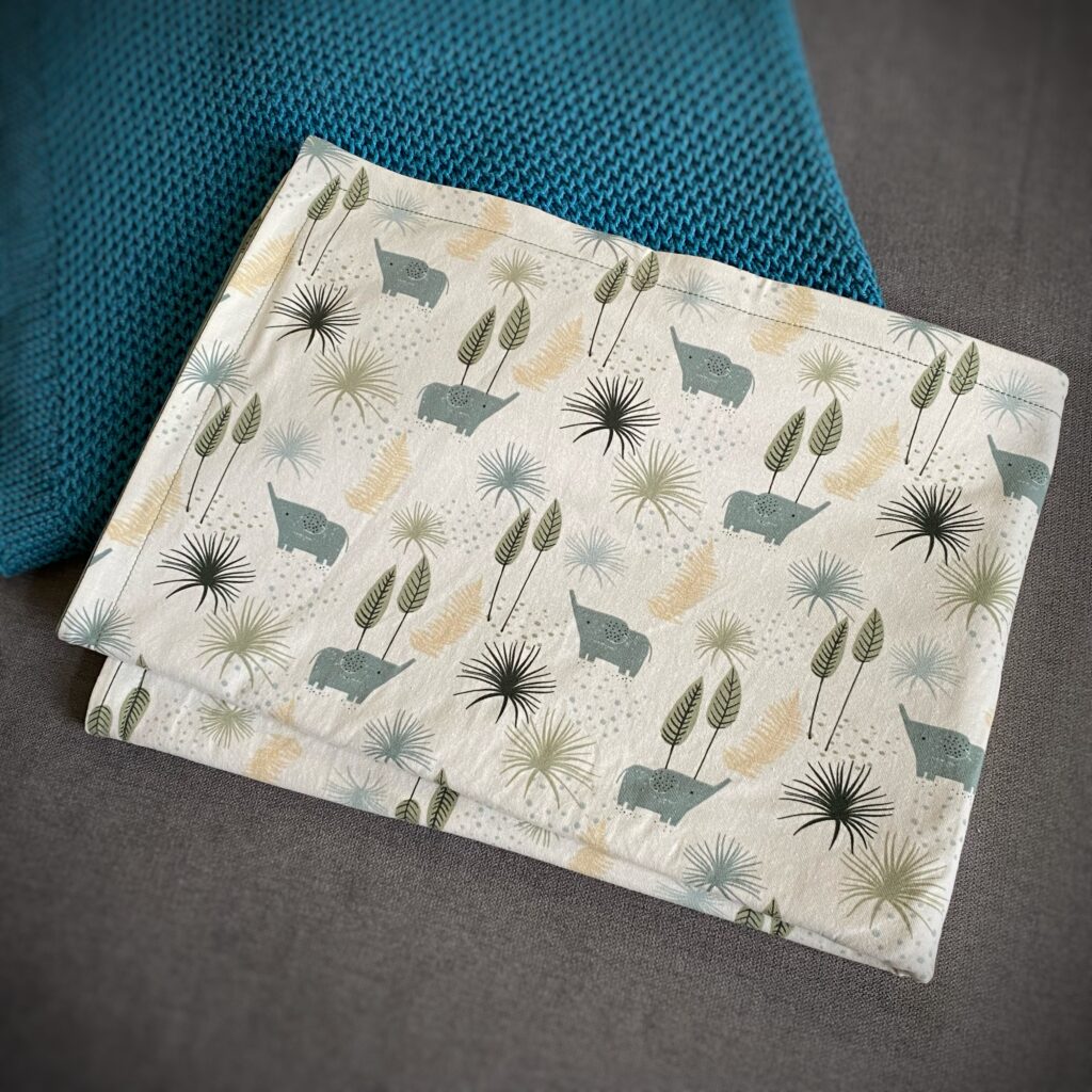 Kuscheldecke für Kinder mit Elefanten von Bauchpiraten