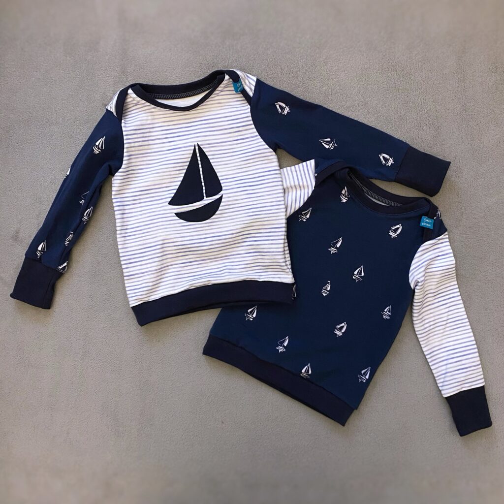 Doppelpack maritimes Langarmshirt mit Segelbooten für Zwillinge