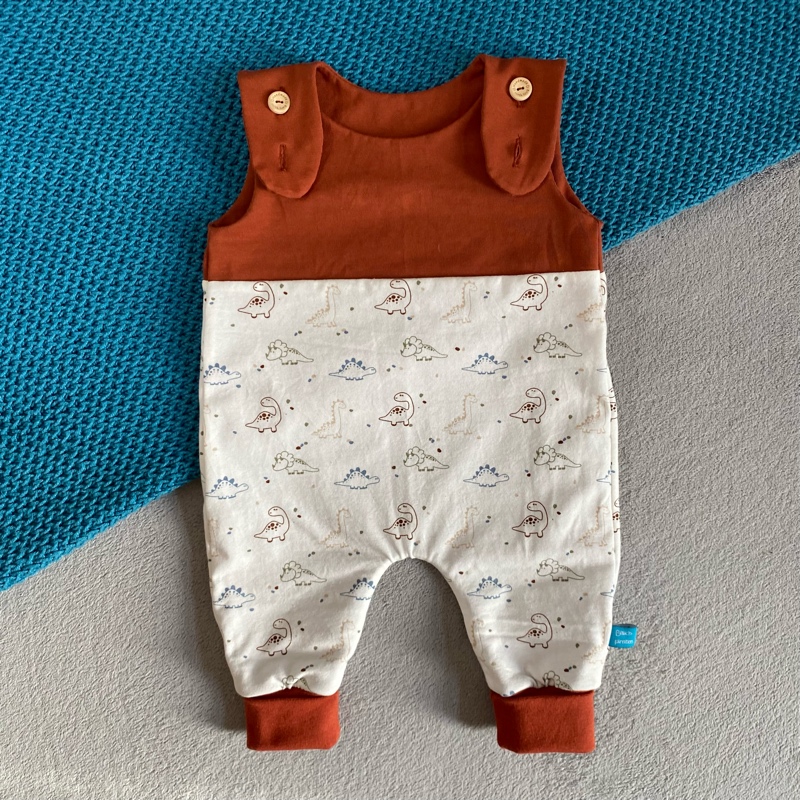 Strampler für Babys mit Dinosauriern und Dinos