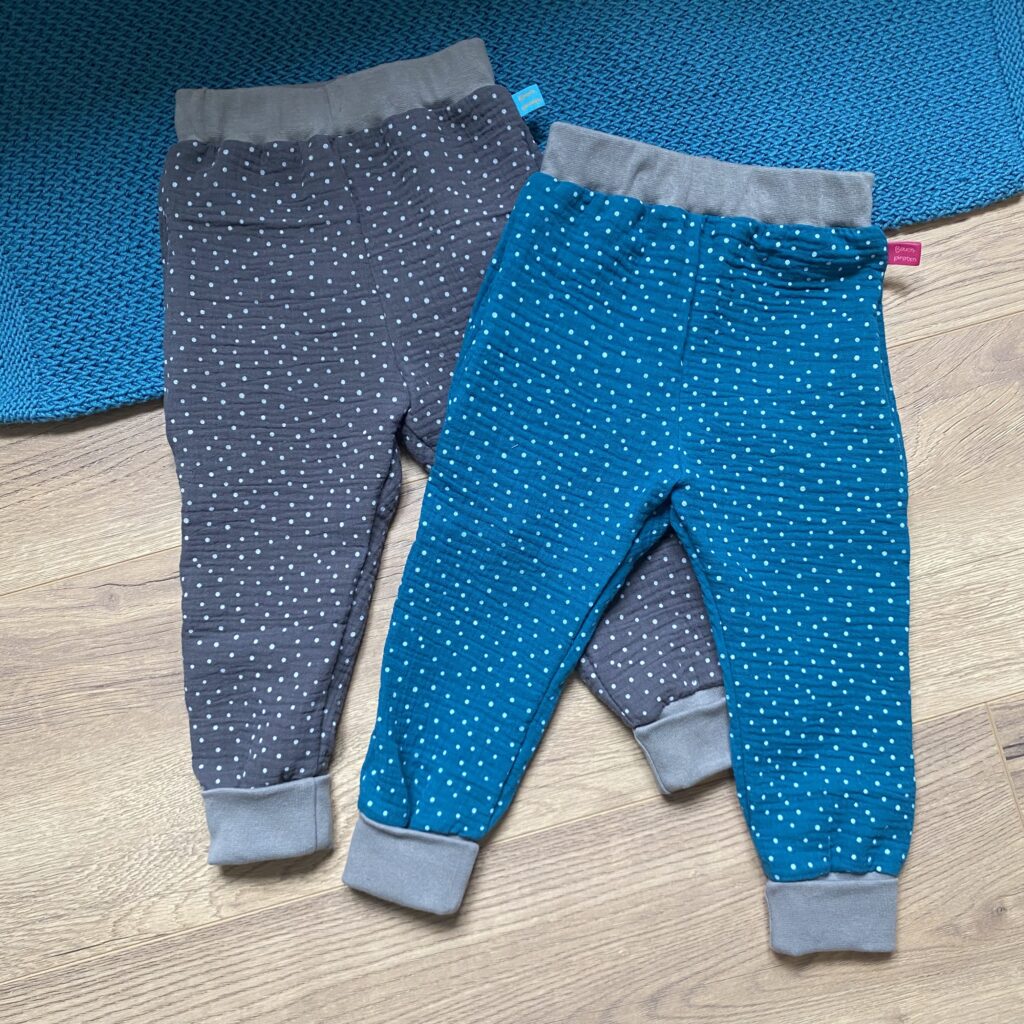 Jogger aus Musselin für Kleinkinder von Bauchpiraten