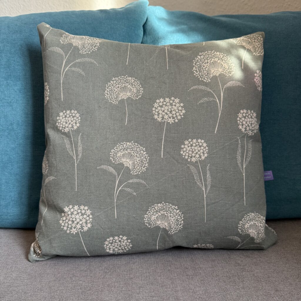 Dekokissen mit Pusteblumen von Bauchpiraten