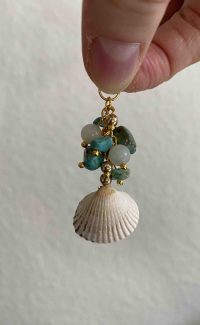 Kettenanhänger aus Türkis mit Muschel von der Ostsee
